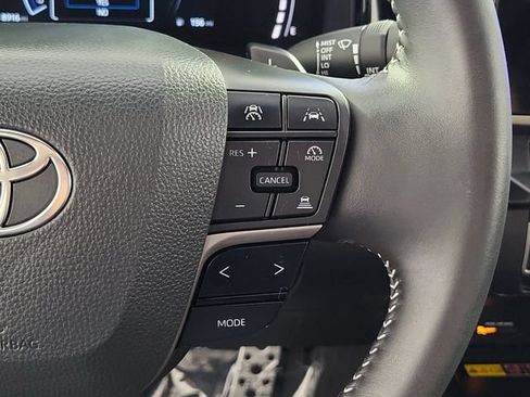 Used 2025 Toyota Camry SE FWD image 25