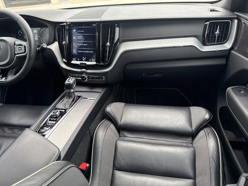Used 2020 Volvo XC60 T5 R-Design FWD image 26