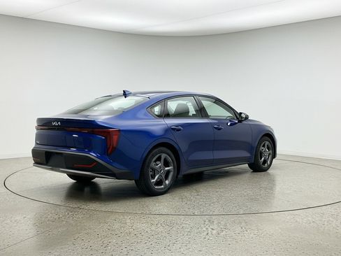 Used 2025 Kia K4 LXS image 9