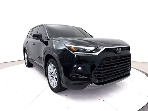Used 2024 Toyota Grand Highlander AWD image 14