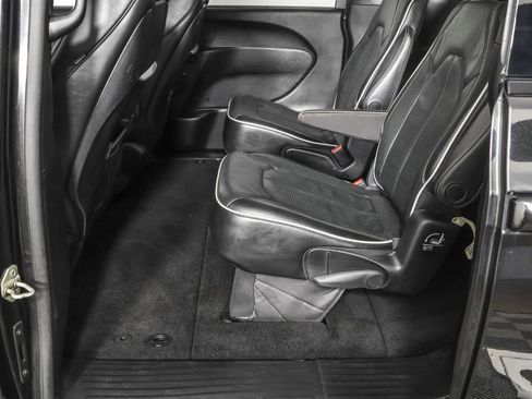 Used 2018 Chrysler Pacifica Limited w/ S Appearance Package image 38