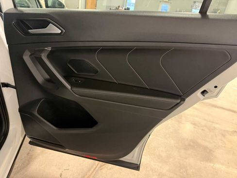 Certified 2022 Volkswagen Tiguan SE image 27