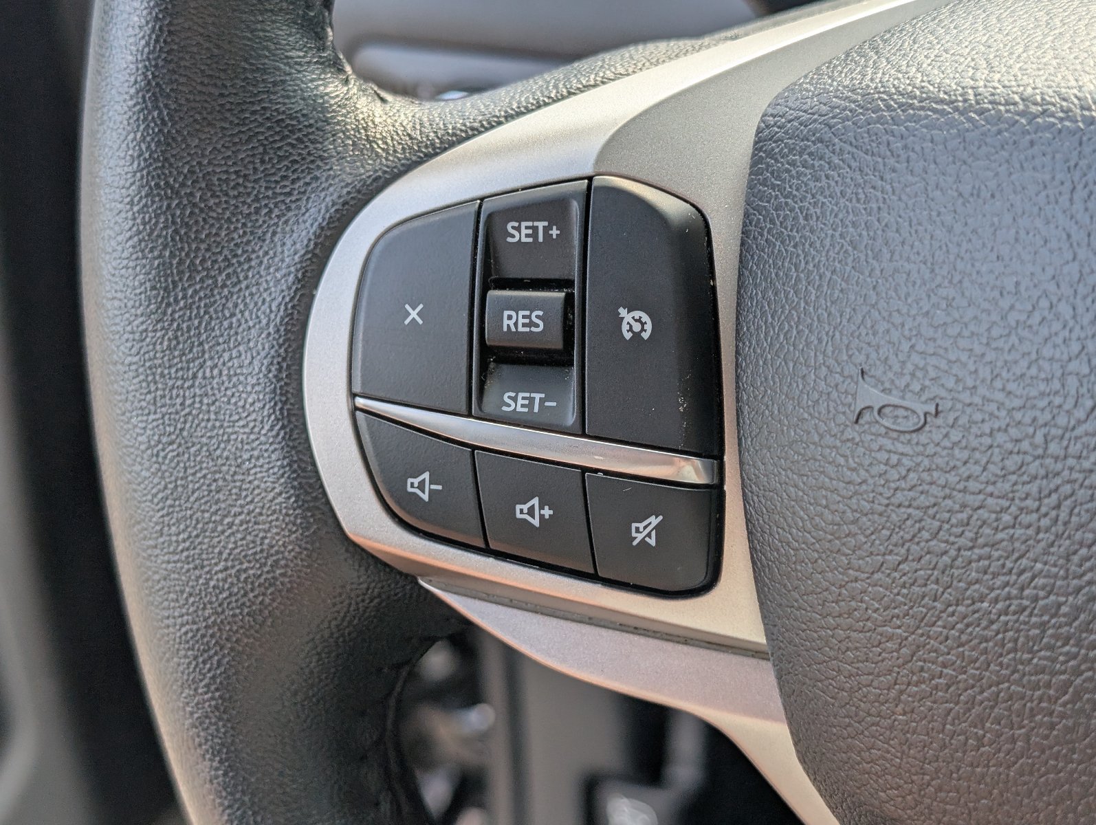 Used 2024 Ford Explorer XLT w/ Equipment Group 202A AWD/4WD image 26
