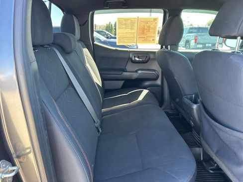 Used 2020 Toyota Tacoma TRD Sport image 19