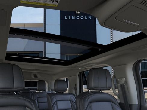 New 2026 Lincoln Navigator Reserve AWD/4WD image 22
