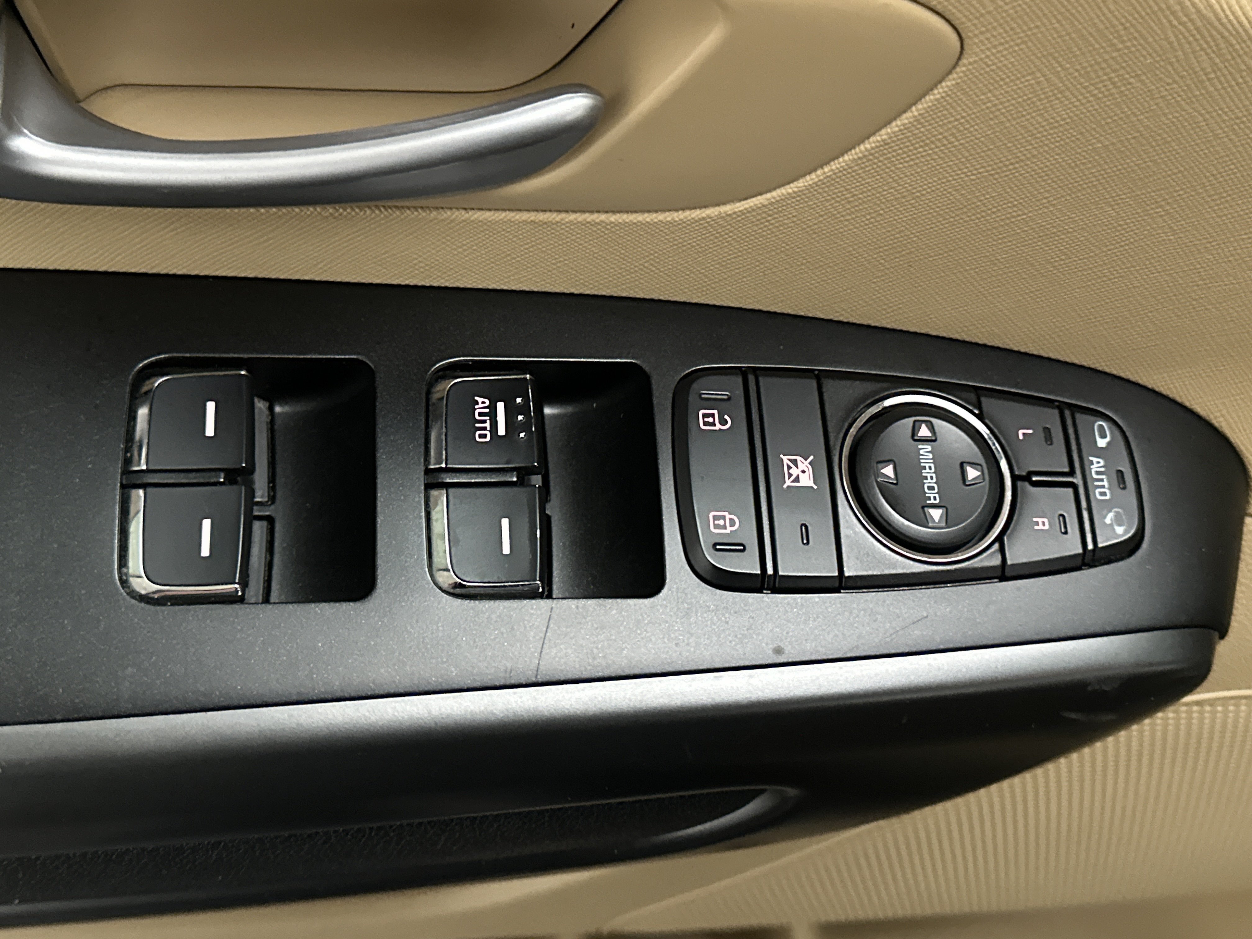 Used 2017 Kia Sedona LX w/ LX Essentials Premium Package FWD image 19