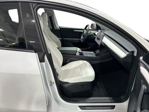 Certified 2023 Tesla Model Y Long Range AWD/4WD image 13