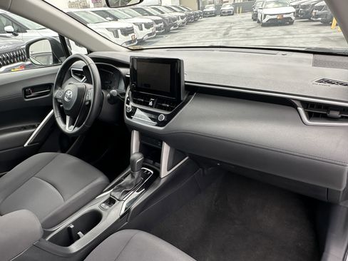 Used 2025 Toyota Corolla Cross LE FWD image 16
