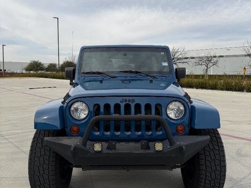 Used 2012 Jeep Wrangler Unlimited Sahara image 3