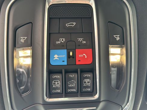 Used 2024 Jeep Grand Cherokee L Limited w/ Luxury Tech Group II AWD/4WD image 19