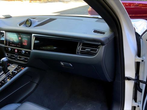 Used 2025 Porsche Macan image 17