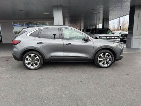Used 2025 Ford Escape Platinum AWD/4WD image 3
