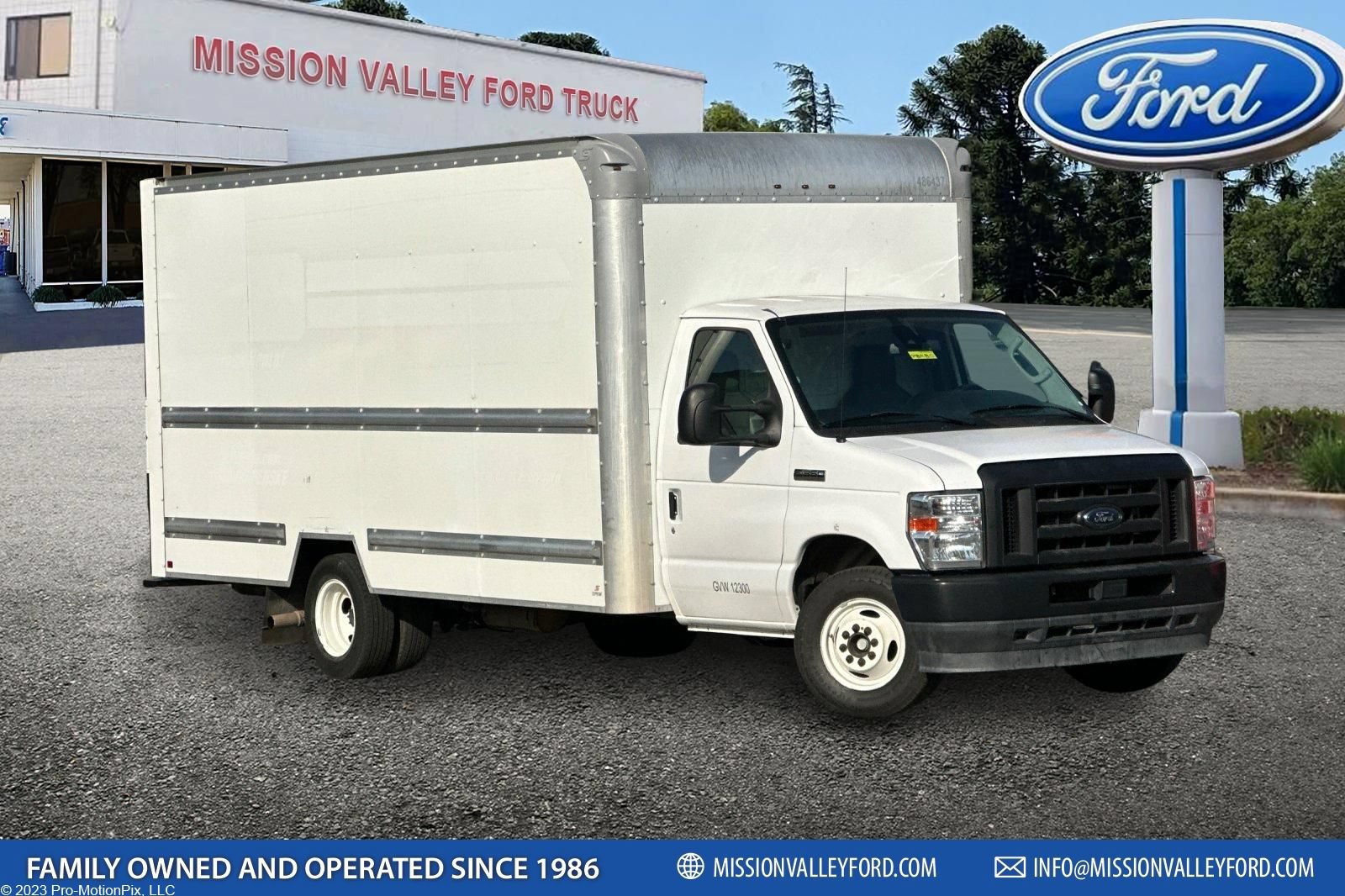 Used 2022 Ford E-350 and Econoline 350 Super Duty RWD image 1