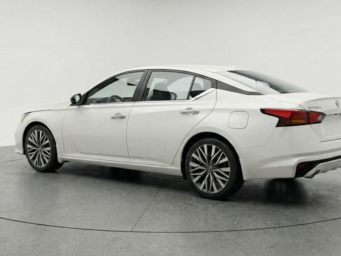Used 2025 Nissan Altima 2.5 SV FWD image 6