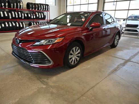 Used 2021 Toyota Camry LE image 8