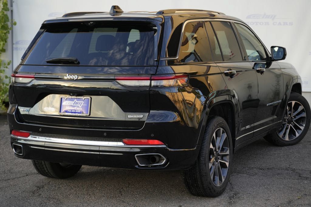 Used 2023 Jeep Grand Cherokee Overland w/ Advanced Protech Group III AWD/4WD image 3