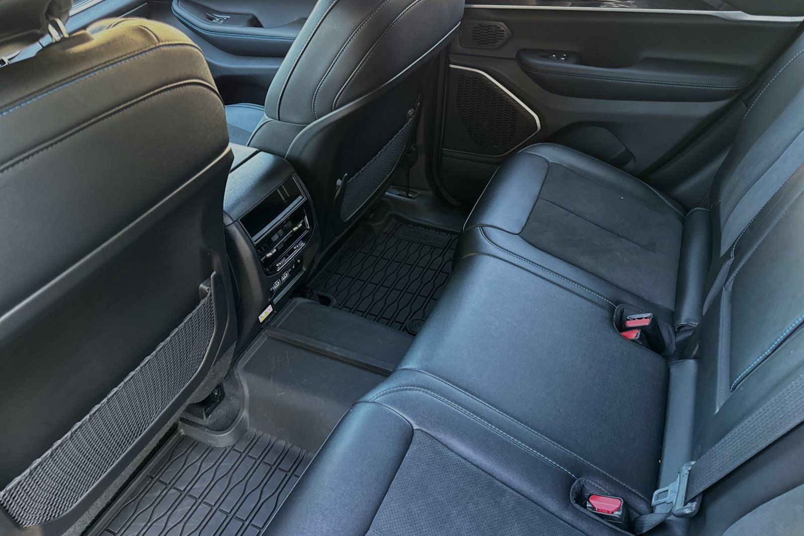 New 2023 Jeep Grand Cherokee Trailhawk w/ Advanced Protech Group II AWD/4WD image 11