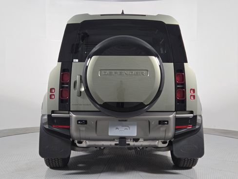 New 2025 Land Rover Defender 90 X-Dynamic SE image 7