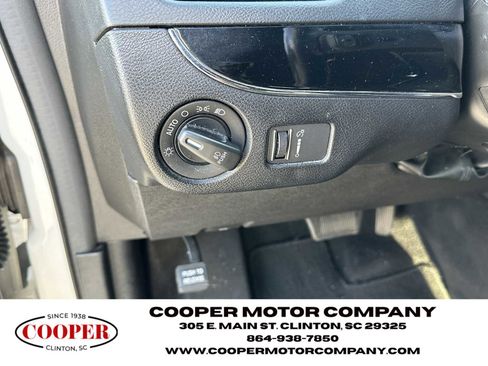 Used 2018 Dodge Grand Caravan SE image 26