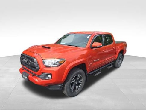 Used 2017 Toyota Tacoma TRD Sport w/ Tow Package (A/T) AWD/4WD image 11