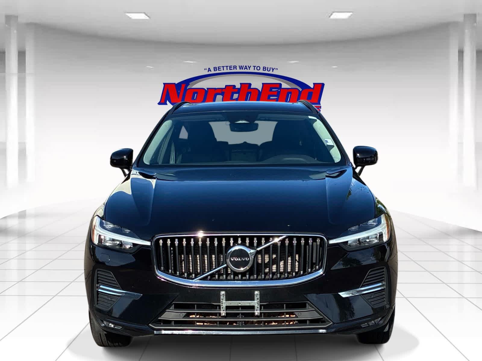 Used 2023 Volvo XC60 B5 Core AWD/4WD image 2