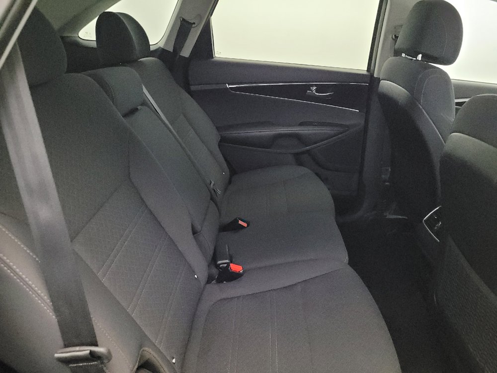 Used 2017 Kia Sorento AWD image 19