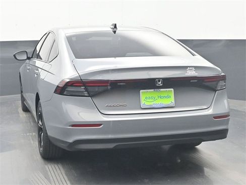 Certified 2025 Honda Accord SE image 6