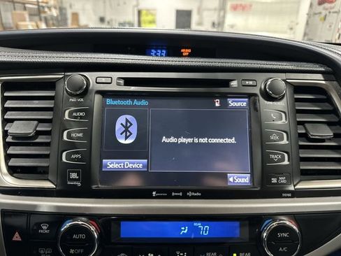 Used 2016 Toyota Highlander Limited image 32