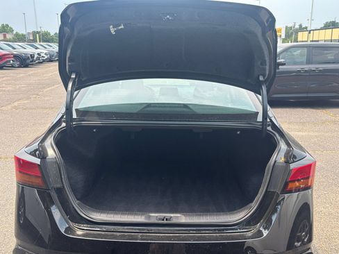Used 2025 Nissan Altima 2.5 SV FWD image 29