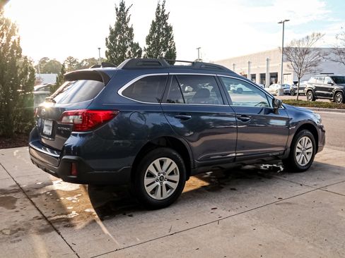 Used 2019 Subaru Outback 2.5i Premium image 11