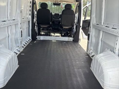 Used 2025 RAM ProMaster 2500 w/ Convenience Group image 13