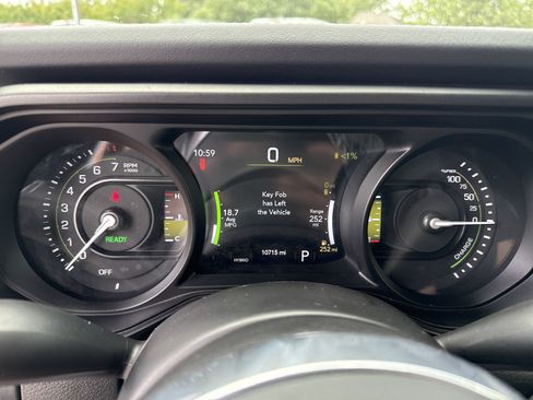 Certified 2025 Jeep Wrangler Unlimited Sahara w/ Safety Group AWD/4WD image 20