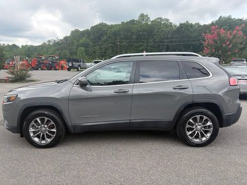Used 2019 Jeep Cherokee Latitude Plus w/ Comfort/Convenience Group AWD/4WD image 32