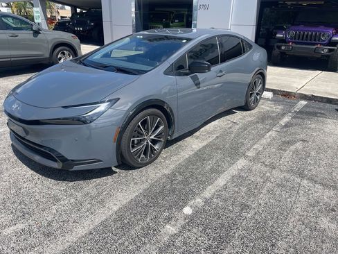 Used 2025 Toyota Prius XLE image 4