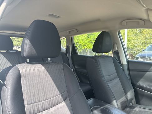 Used 2017 Nissan Rogue S image 11