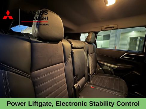 Used 2024 Mitsubishi Outlander 4WD Plug-In Hybrid image 12