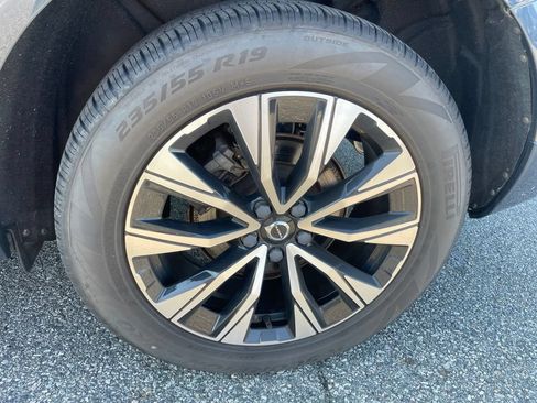 Used 2023 Volvo XC60 B5 Plus w/ Climate Package AWD/4WD image 10