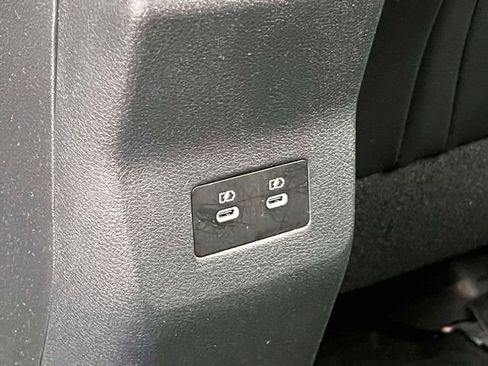 Used 2025 Nissan Kicks SR w/ SR Premium Package image 13