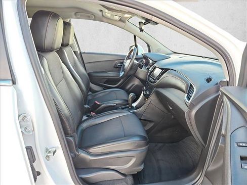 Used 2020 Chevrolet Trax LT w/ LT Convenience Package FWD image 20