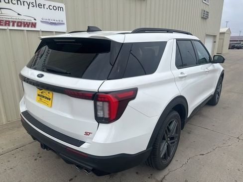 Used 2025 Ford Explorer ST AWD/4WD image 5
