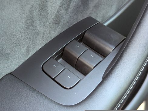 Used 2022 Tesla Model Y Performance image 17