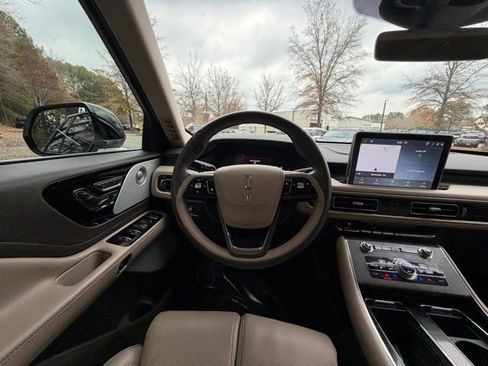 Certified 2023 Lincoln Aviator Reserve w/ Equipment Group 201A image 8