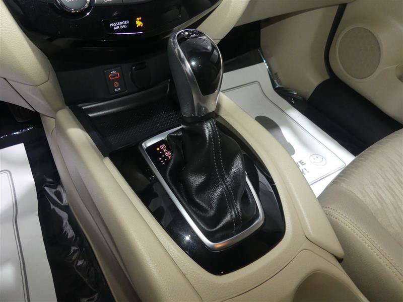 Used 2017 Nissan Rogue SV w/ SV Premium Package FWD image 39