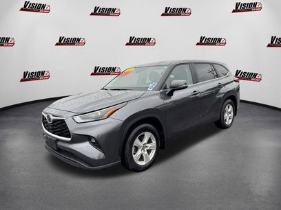 Used 2023 Toyota Highlander LE