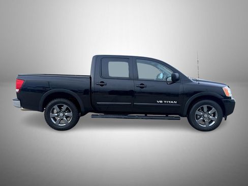 Used 2015 Nissan Titan SV w/ SV Value Truck Package image 4