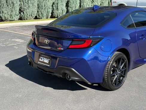 Used 2023 Toyota GR86 w/ ALL Weather Mat Package (TMS) RWD image 10