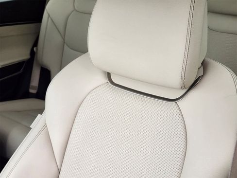 Used 2022 Genesis GV70 2.5T image 15