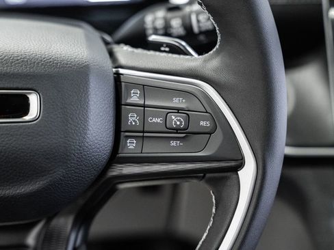 New 2025 Jeep Grand Cherokee Altitude image 25