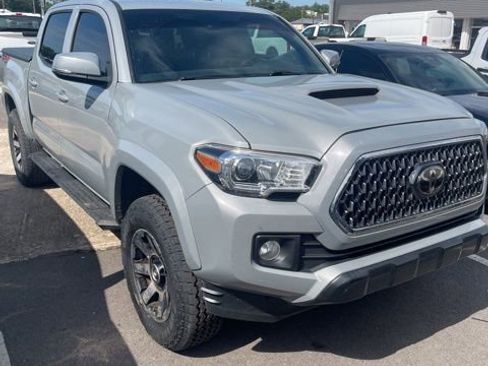 Used 2019 Toyota Tacoma TRD Sport AWD/4WD image 3