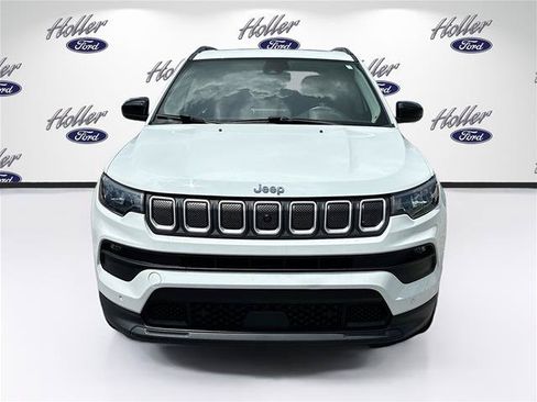 Used 2022 Jeep Compass Latitude w/ Sun and Sound Group AWD/4WD image 2